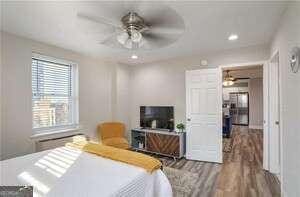 300 Peachtree St NE Unit 5A, Atlanta, GA 30308 - bedroom with a ceiling fan, wood finished floors, and recessed lighting