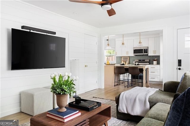 2086 Harold Ave SE, Smyrna, GA 30080 - living area with light wood-style flooring and ceiling fan