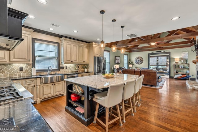 401 Sara Ct, Loganville, GA 30052 - kitchen with stainless steel appliances, a sink, and cream cabinetry
