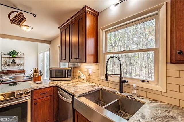 227 River Ridge Rd S, Dahlonega, GA 30533 - ensuite bathroom featuring a wealth of natural light, vanity, connected bathroom, and toilet