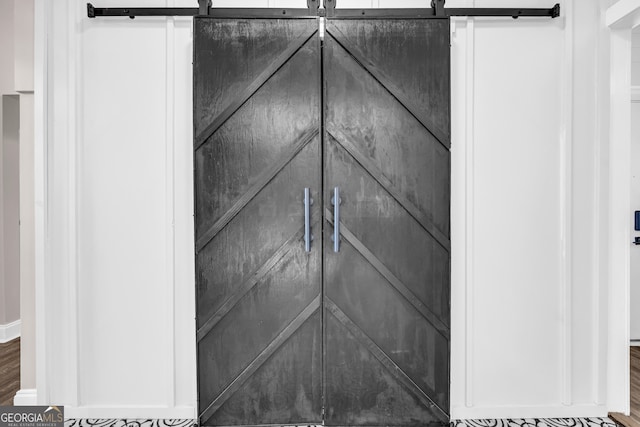 interior details featuring a barn door