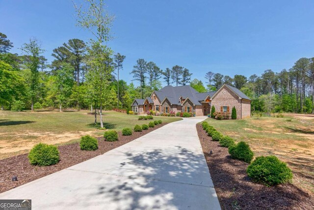 view of front of property with a front lawn