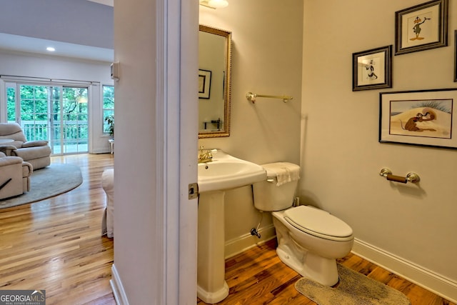 327 Kissimmee Trl, Cornelia, GA 30531 - bathroom with toilet, baseboards, wood finished floors, and recessed lighting