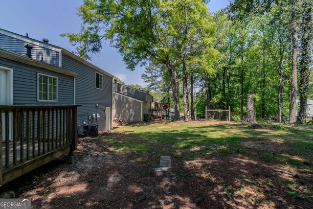 2092 Countydown Ln, Stone Mountain, GA 30088 - view of yard featuring a deck