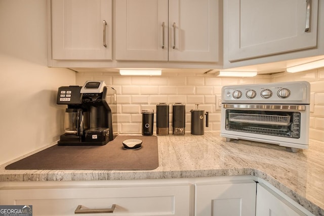 1016 Twisted Oak Rd Unit 115, Talking Rock, GA 30175 - kitchen featuring decorative backsplash and white cabinets