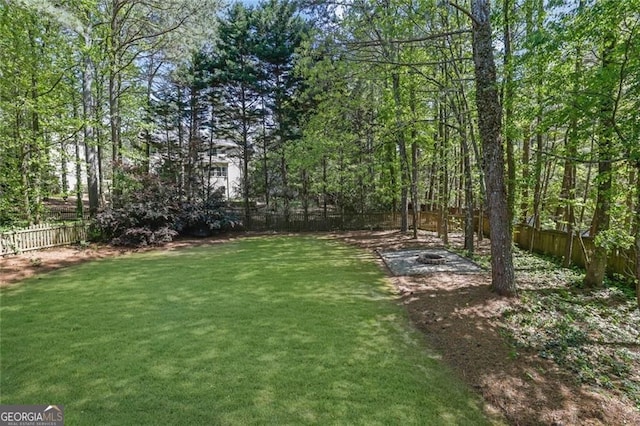 view of yard featuring a fenced backyard