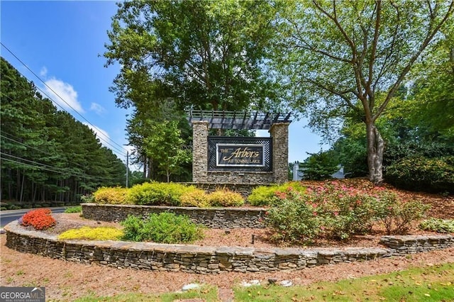 view of community / neighborhood sign