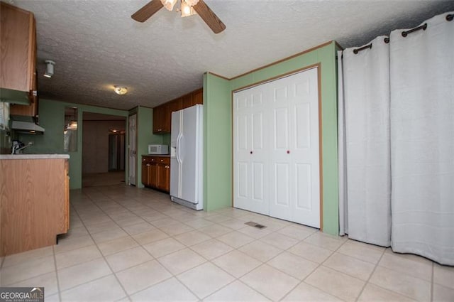 1530 Mcbrayer, Temple, GA 30179 - kitchen featuring white appliances, under cabinet range hood, a textured ceiling, a ceiling fan, and light countertops