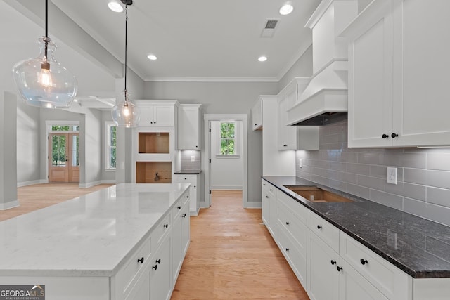 2000 Millstream Ct, Griffin, GA 30224 - kitchen featuring black electric cooktop, baseboards, visible vents, decorative backsplash, and custom range hood