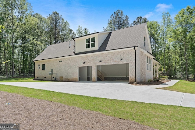 2000 Millstream Ct, Griffin, GA 30224 - back of property with a shingled roof, driveway, and a yard
