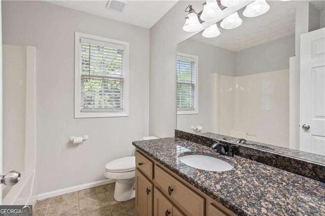 full bath with toilet, visible vents, baseboards, a shower, and vanity