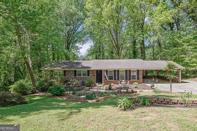 3139 Mary Dr, Marietta, GA 30066 - ranch-style house with brick siding, aphalt driveway, an attached carport, and a front yard