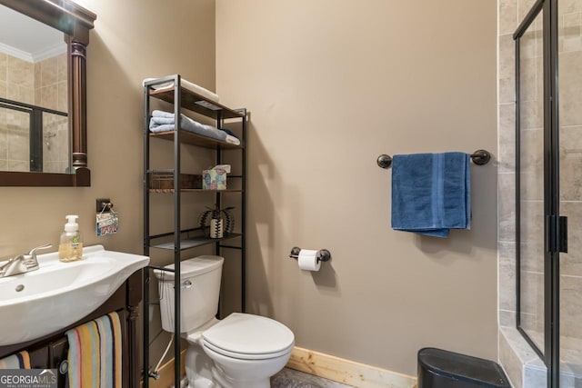 210 Lake Pines Rd, Jackson, GA 30233 - bathroom featuring a tile shower, toilet, crown molding, and vanity