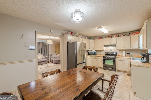 146 Highland Cir, Mcdonough, GA 30253 - kitchen featuring stainless steel appliances, under cabinet range hood, light countertops, a sink, and a textured ceiling