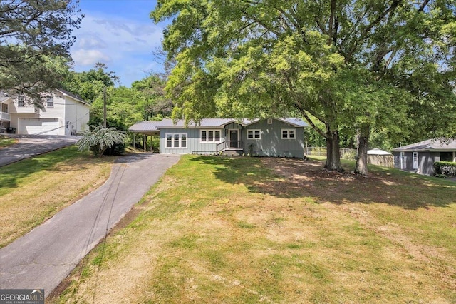110 Dorsey St, Calhoun, GA 30701 - view of front of home featuring a front lawn, metal roof, and aphalt driveway