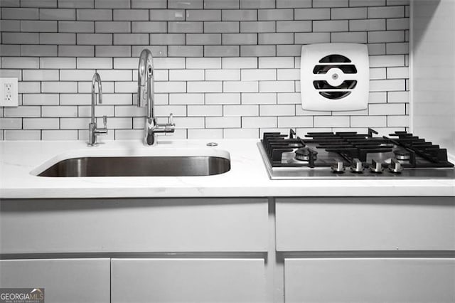 2965 Pharr Ct S Unit 110, Atlanta, GA 30305 - details featuring stainless steel gas stovetop, tasteful backsplash, and a sink