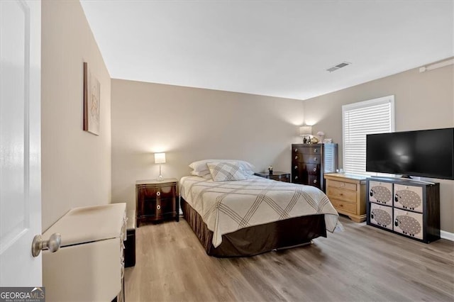 992 Old Holcomb Bridge Rd, Roswell, GA 30076 - bedroom with light wood-type flooring and visible vents