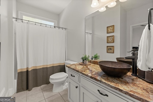 full bathroom featuring tile patterned floors, vanity, toilet, and a shower with curtain