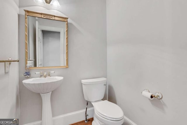 1020 Riverside Rd, Roswell, GA 30076 - bathroom featuring toilet, a sink, and baseboards