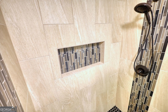 details featuring tiled shower