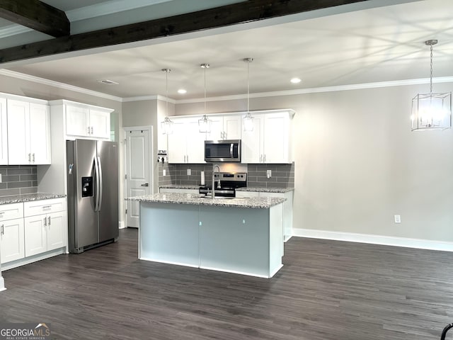3 Highlander Trl SW, Rome, GA 30165 - kitchen featuring appliances with stainless steel finishes, recessed lighting, dark wood-type flooring, tasteful backsplash, and a center island with sink