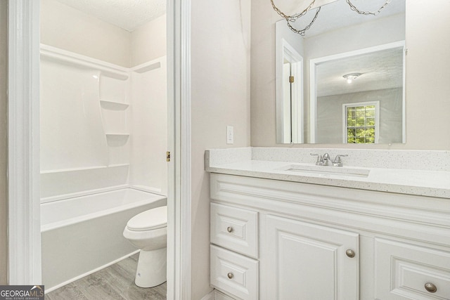 20 King Pl, Stockbridge, GA 30281 - full bath featuring wood finished floors, vanity, shower / bathtub combination, and toilet