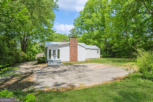 1531 E Broad St, Greensboro, GA 30642 - rear view of property with a chimney and a yard
