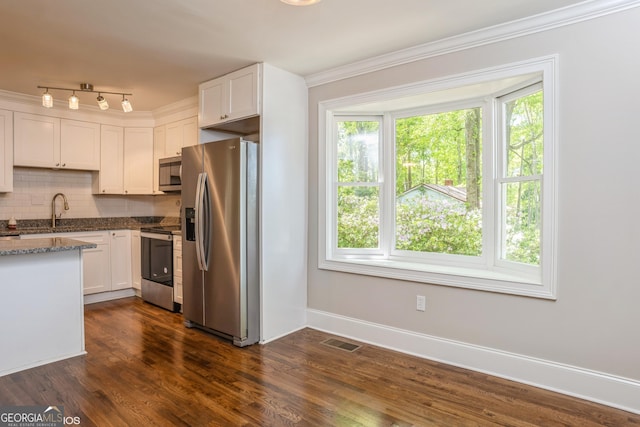 1531 E Broad St, Greensboro, GA 30642 - kitchen featuring tasteful backsplash, visible vents, white cabinetry, and stainless steel appliances