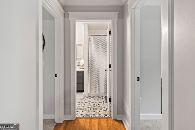 5527 Little River Cir, Gainesville, GA 30506 - hallway featuring ornamental molding and baseboards