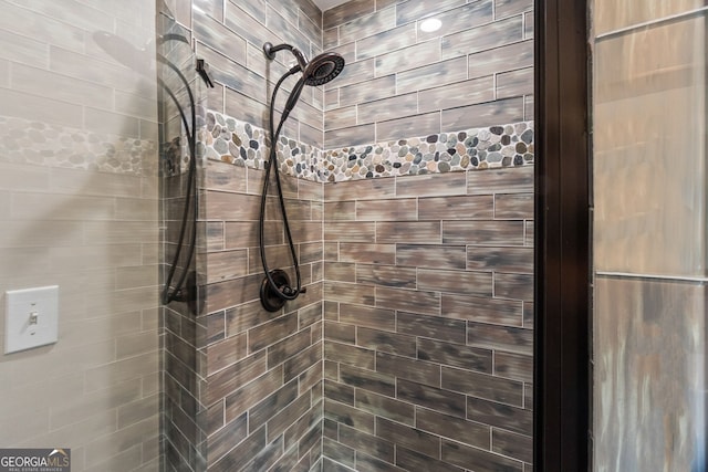 5527 Little River Cir, Gainesville, GA 30506 - bathroom featuring tiled shower