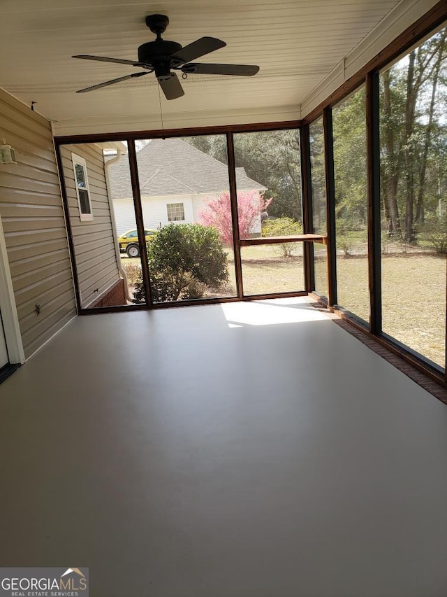2118 Deer Run Cir, Tifton, GA 31793 - unfurnished sunroom featuring a ceiling fan