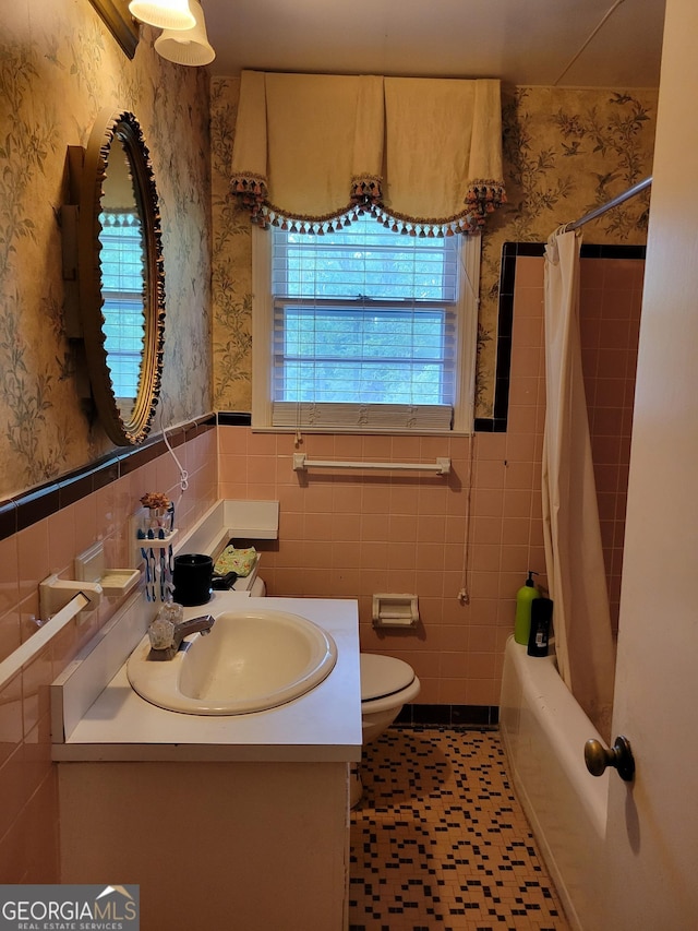 206 New Dr, Claxton, GA 30417 - full bathroom featuring wallpapered walls, wainscoting, and tile walls