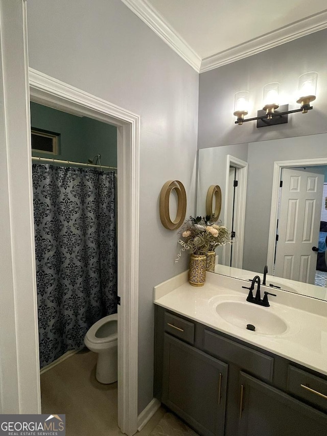 full bathroom with vanity, crown molding, toilet, and a shower with curtain