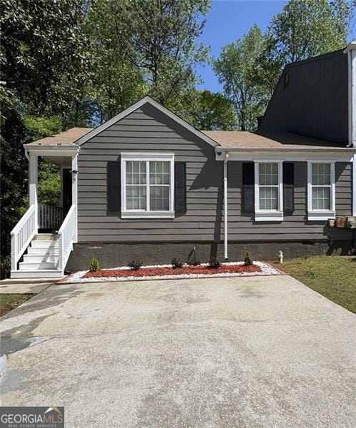 view of front of home featuring crawl space