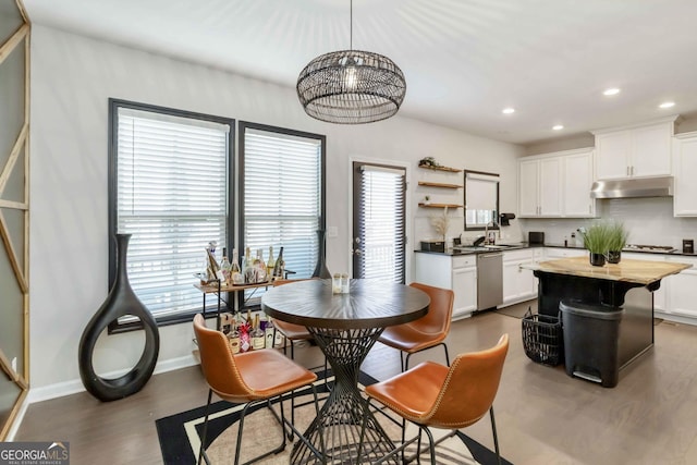 371 Northaven Ave, Suwanee, GA 30024 - dining area featuring recessed lighting, wood finished floors, a chandelier, and baseboards
