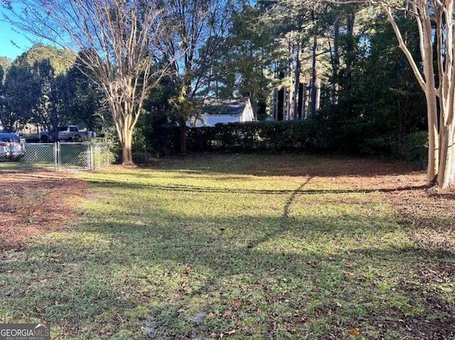 view of yard featuring fence