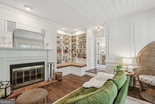 400 Peachtree Pkwy, Peachtree City, GA 30269 - living area featuring a glass covered fireplace and wood finished floors