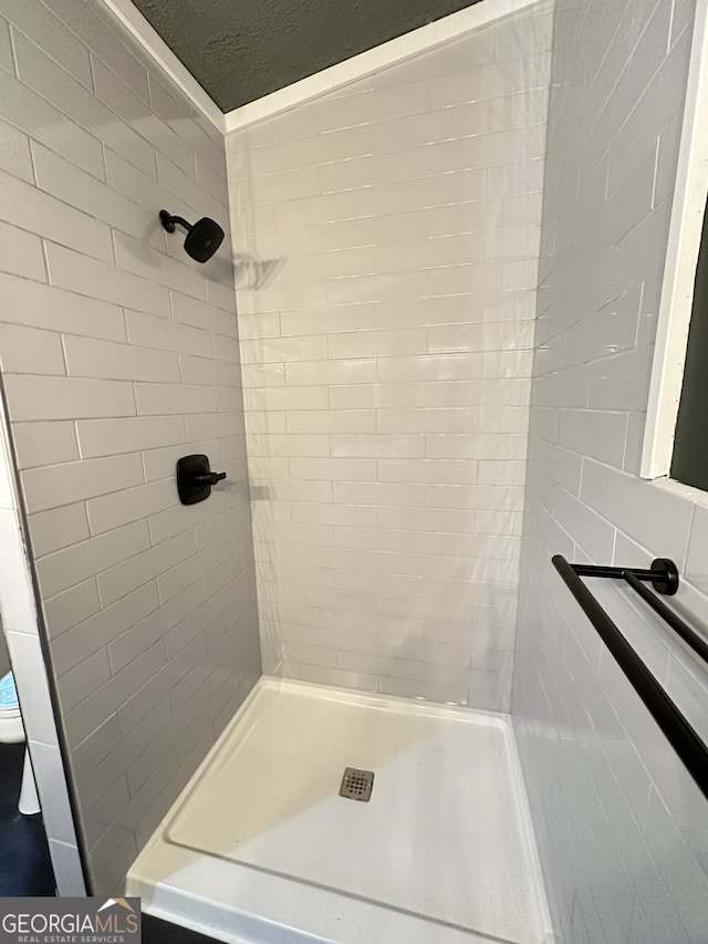 112 Little River Ct, Eatonton, GA 31024 - bathroom with a tile shower