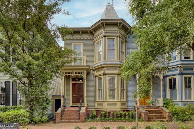italianate house featuring a balcony