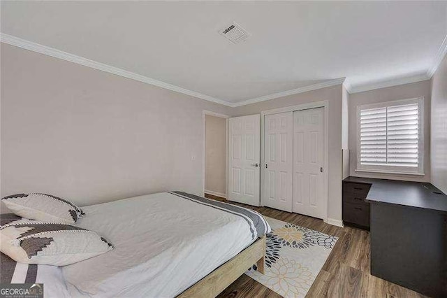 110 Barrington Hills Dr Unit 110, Atlanta, GA 30350 - bedroom with visible vents, baseboards, wood finished floors, a closet, and ornamental molding