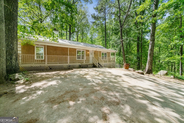 507 Lakeshore Dr, Stockbridge, GA 30281 - single story home featuring a chimney and covered porch