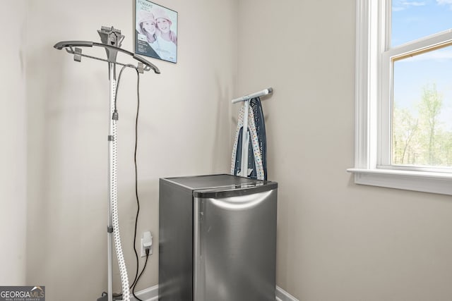 clothes washing area featuring baseboards