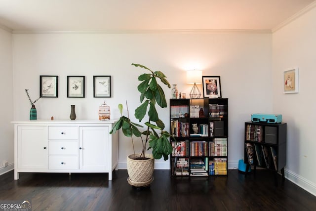 living area featuring dark wood-style floors, crown molding, and baseboards