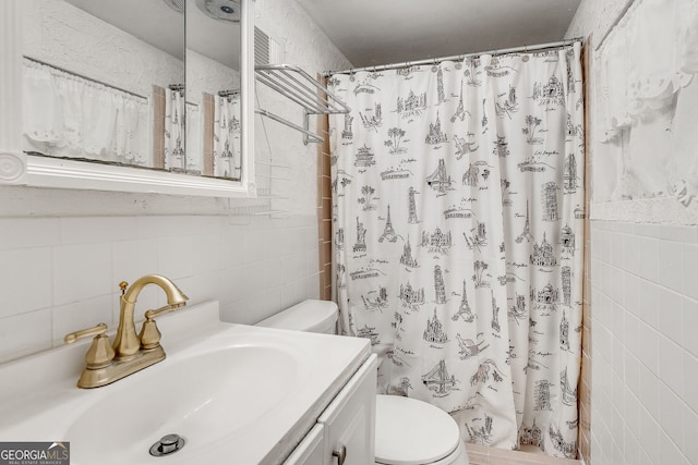 3990 Admiral Dr, Chamblee, GA 30341 - full bath with tile walls, toilet, vanity, and a shower with shower curtain