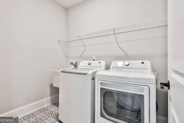 205 Farrell Creek Dr, Senoia, GA 30276 - laundry room featuring washing machine and dryer and baseboards