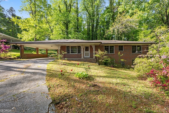 470 Hunnicutt Rd SE, Mableton, GA 30126 - single story home featuring a carport, a front lawn, driveway, and brick siding