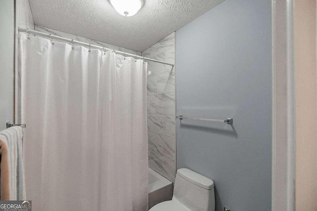 835 Timothy Rd, Athens, GA 30606 - full bath with toilet, shower / tub combo with curtain, and a textured ceiling
