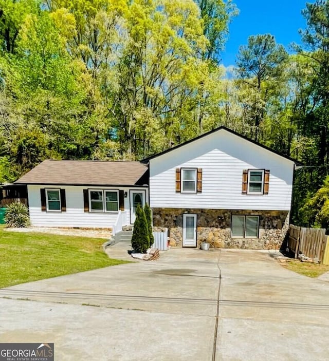 1939 Suwanee Valley Rd, Lawrenceville, GA 30043 - tri-level home featuring concrete driveway and stone siding