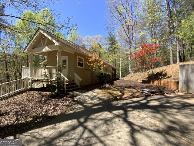 522 Satsuma Ct S, Ellijay, GA 30540 - view of side of home featuring a porch