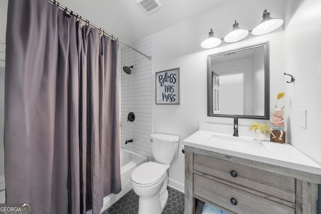 bathroom with vanity, shower / tub combo with curtain, baseboards, toilet, and visible vents